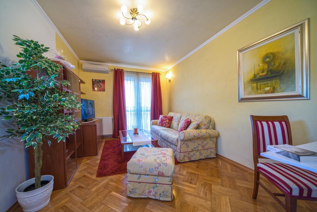 Apartments Anna Omis Room photo